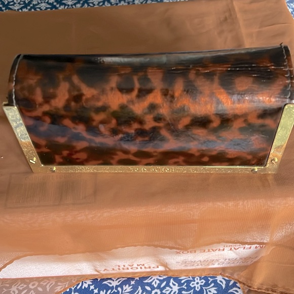 Authentic Tory Burch glass case. Animal print. Magnetic closure. Gold trim . EUC - Picture 2 of 7